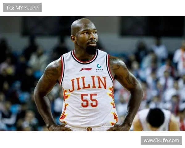 特雷琼斯直言场地拥挤升温变滑球员比赛环境挑战加剧只会持续恶化 特雷琼斯直言场地拥挤升温变滑球员比赛环境挑战加剧只会持续恶化