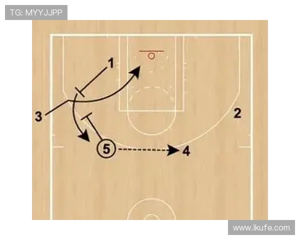 查克逐帧拆解布克进攻细节三十一分八助攻力克尼克斯率队胜利技术解析